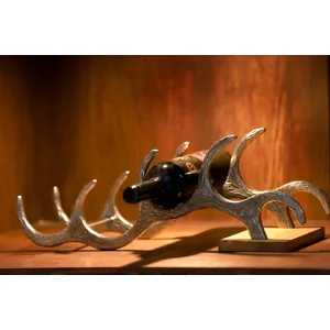 Metal wine rack inspired by reindeer horns